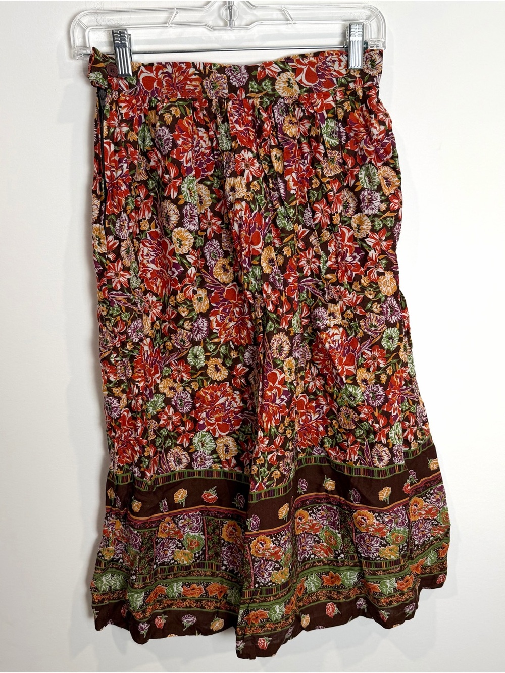 Late 1970s Vintage Floral Retro Chic MIDI Skirt